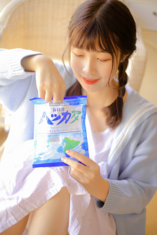 不扣纽的女孩详情介绍